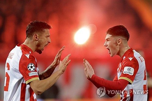 즈베즈다가 28일(한국시간) 세르비아 베오그라드에 있는 스타디온 라이코 미티치에서 열린 슈투트가르트(독일)와의 2024-2025시즌 유럽축구연맹(UEFA) 챔피언스리그 리그 페이즈 5차전에서 5-1로 대승을 거뒀다.&nbsp; 설영우가 오른쪽 풀백으로 선발 출장한 가운데 도움을 기록하면서 즈베즈다의 대승에 기여했다. 즈베즈다는 이날 승리로 리그 페이즈 단계에서 첫 승을 신고했고 31위(1승 4패・승점 3)로 소폭 상승했다.&nbsp;연합뉴스