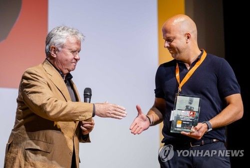 네덜란드 매체 푸트발 프리미우르가 지난 27일(한국시간) 히딩크 감독이 맨유 시절 텐 하흐의 행보에 대해 놀랐다며 잉글랜드에서의 커리어가 끝났다고 발언한 걸 전했다.&nbsp;연합뉴스