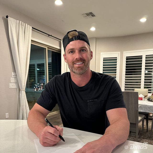 NC 다이노스가 29일 외국인 타자 맷 데이비슨과 재계약을 체결했다. 1+1년 계약으로, 계약 조건은 2025년 총액 150만 달러, 2025년 총액 160만 달러다. 2025년 시즌 종료 시 구단이 계약 연장에 대한 팀 옵션을 갖고 있다. NC 다이노스 제공