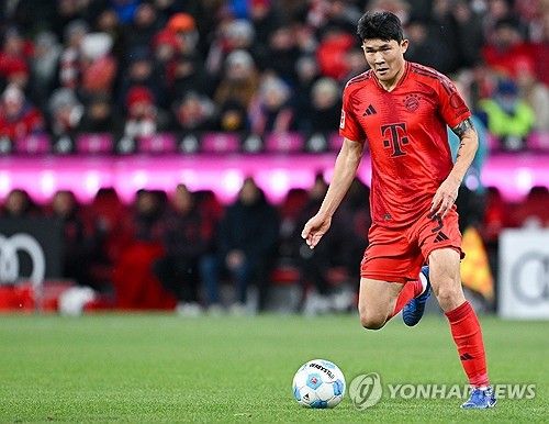 유럽축구연맹(UEFA) 챔피언스리그 이주의 팀에 선정된 김민재가 발목 부상을 참고 경기를 소화하고 있던 것으로 드러났다. 독일 TZ는 '김민재에게는 불리한 상황이다. 10월 초부터 발목 통증을 호소하고 있으며 아킬레스건 문제에 대해 이야기하고 있다.&nbsp;뮌헨은 김민재가 결장하는 걸 원치 않을 것이다. 김민재는 겨울 휴식기까지 견뎌내야 한다'고 보도했다. 연합뉴스
