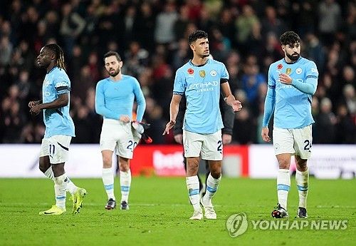 맨체스터 시티는 3일(한국시간) 영국 본머스 바이털리티 경기장에서 열린 AFC본머스와의 2024-25시즌 잉글리시 프리미어리그 10라운드 원정 경기에서 1-2 충격패를 당했다. 이날 엘링 홀란은 선발 풀타임을 소화했지만 득점에 실패했다. 홀란은 지난 9월 아스널 사령탑 미켈 아르테타 감독과 언쟁한 후 프리미어리그 5경기에서 1골만 넣었다. 연합뉴스