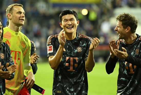 독일 현지 매체가 김민재의 활약을 두고 김민재가 바이에른 뮌헨 수비진의 최종 보스와 같은 존재라며 김민재를 칭찬했다. 김민재는 우니온 베를린과의 경기에 선발 출전해 70여분을 소화하는 동안 철통 같은 수비를 펼치면서 상대에게 한 골도 내주지 않았다. 그 덕에 바이에른 뮌헨은 지난 보훔전과 마인츠전에 이어 세 경기 연속 무실점 대승을 거뒀다. 사진 연합뉴스