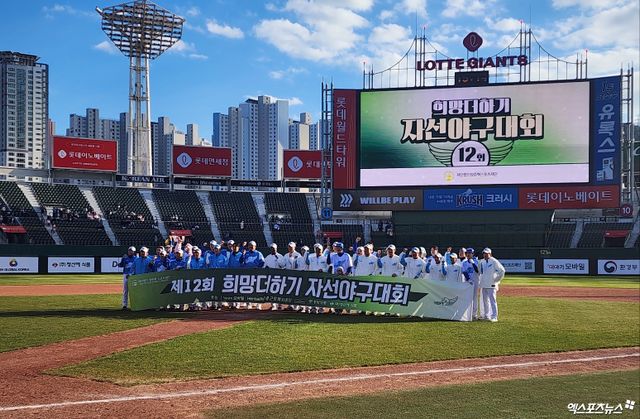 ​​'제12회 희망더하기 자선야구대회'가 30일 사직구장에서 열렸다. 이대호의 끝내기 안타에 힘입어 로이스터 팀이 양준혁 팀을 8-7로 제압했다. 사직, 박정현 기자