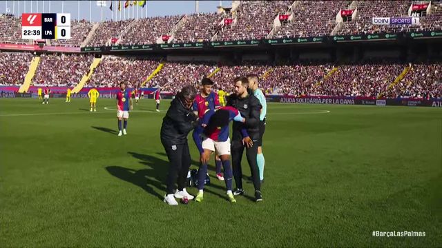 발데가 30일(한국시간) 스페인 바르셀로나에 있는 에스타디 올림픽 루이스 콤파니스에서 열린 바르셀로나와 라스팔마스와의 2024-2025시즌 라리가 15라운드 홈 경기에서 왼쪽 수비수로 선발 출장했다.&nbsp; 발데는 전반 25분경, 상대 산드로 라미레즈와 볼을 다투던 과정에서 쓰러졌다. 그는 상대 어깨에 목이 눌리면서 기침을 했다.&nbsp;발데는&nbsp;피를 토했고 빠르게 의무팀과 들것이 들어왔다. 그는 들것에 실려 나가 제라르드 마르틴과 교체됐다.&nbsp;중계화면 캡쳐