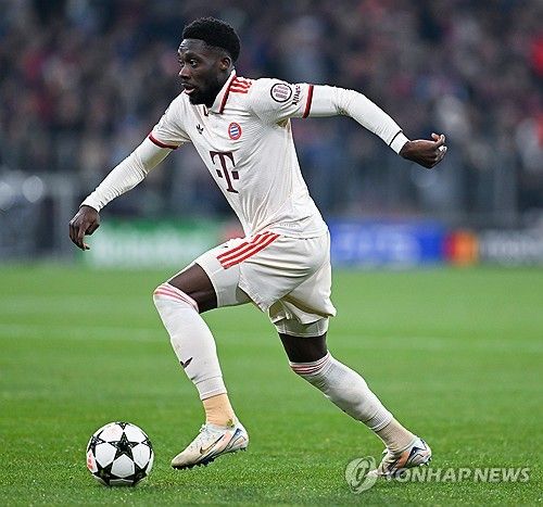 글로벌 스포츠 매체 '디 애슬레틱'이 30일(한국시간) 데이비스가 최근 독일에서 음주 운전이 적발돼 면허 정지 처분을 받았다고 전했다.&nbsp;음주운전에도 데이비스는 데어 클라시커 원정에 출전할 것으로 보인다. 연합뉴스