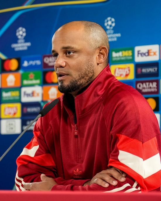 뮌헨이 지난 5일(한국시간) 공식 홈페이지를 통해 이토 히로키가 부상으로 수술대에 올랐다고 발표했다.&nbsp;구단은 히로키가 추가로 중족골 수술이 필요하다. 오늘(화요일) 수술이 진행됐다. 그래서 이토는 오랜 시간 빠져있을 것이고 최대한 빠르게 재활 프로그램을 다시 시작할 것이라고 밝혔다.&nbsp;뮌헨