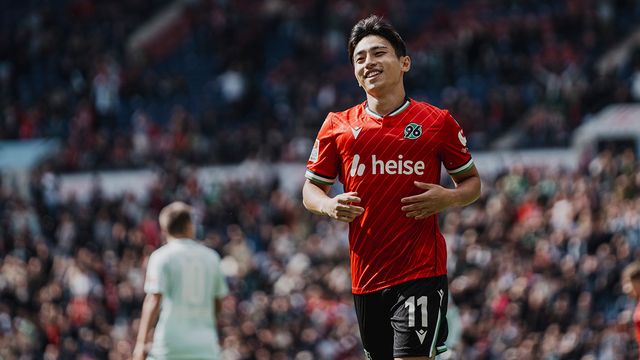 독일 매체 TZ가 6일(한국시간) 하노버에서 뛰고 있는 이현주의 대한민국 축구 국가대표팀 발탁 소식을 전했다.&nbsp;공격수인 그는 다가오는 국제축구연맹(FIFA) 월드컵 예선 경기에 나설 대표팀 명단에 포함됐다"라며 "이는 연령별 대표팀 출전 이후 그의 첫 A대표팀 발탁이다. 하노버ㅏ