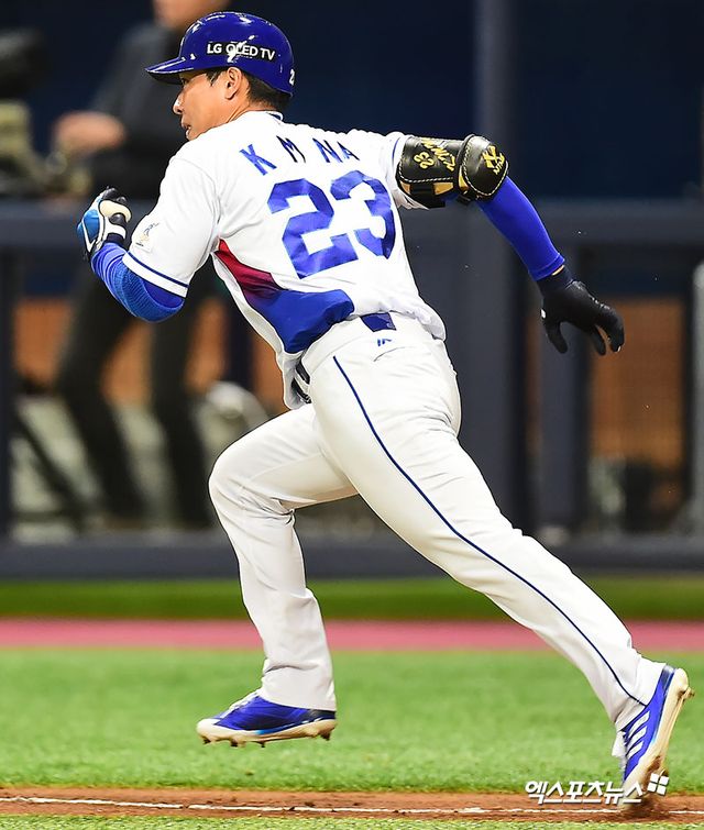 나경민 코치가 친정 롯데를 떠나 2025시즌 SSG 랜더스 코치진으로 새로운 도전에 나선다. 엑스포츠뉴스 DB