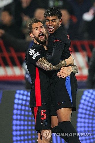 쿠바르시는 이날 중앙 수비수로 선발 출전했다. 이니고 마르티네스와 호흡을 맞춘 그는 후반 12분경 큰 부상을 당했다.&nbsp; 4-1로 앞선 상황에서 즈베즈다의 크로스를 막던 쿠바르시는 머리로 이를 걷어내려다가 상대 우로스 스파이치의 발에 얼굴을 차였다.&nbsp; 쿠바르시는 곧바로 충격을 느끼고 쓰러졌다. 동료들이 빠르게 의료진을 불렀고 피가 많이 흘렀다. 그는 얼굴에 수건을 대 지혈한 채 세르지 도밍게스와 교체돼 나갔다.&nbsp; 연합뉴스