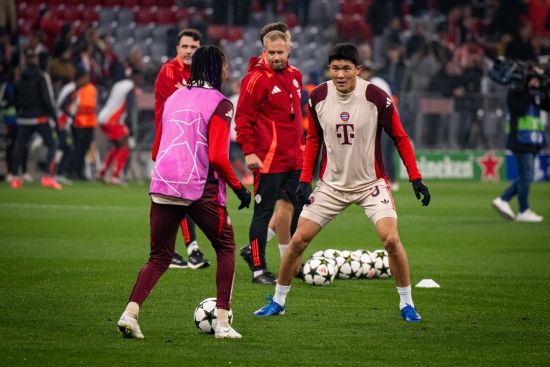 뱅상 콤파니 감독이 이끄는 뮌헨이 7일(한국시간) 독일 뮌헨에 있는 알리안츠 아레나에서 열린 벤피카(포르투갈)와의 2024-2025시즌 유럽축구연맹(UEFA) 챔피언스리그 리그 페이즈 4차전에서 1-0으로 신승을 거뒀다.&nbsp; 앞선 원정 2경기에서 연패를 당했던 뮌헨은 홈에서 승리하며 연패 탈출에 성공했다. 뮌헨은 17위(2승 2패·승점 6)로 올라섰다. 빌트와 키커 등 독일 매체들도 김민재에게 MVP를 몰아주며 활약을 인정했다. 뮌헨