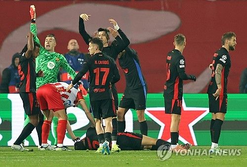 쿠바르시는 이날 중앙 수비수로 선발 출전했다. 이니고 마르티네스와 호흡을 맞춘 그는 후반 12분경 큰 부상을 당했다.&nbsp; 4-1로 앞선 상황에서 즈베즈다의 크로스를 막던 쿠바르시는 머리로 이를 걷어내려다가 상대 우로스 스파이치의 발에 얼굴을 차였다.&nbsp; 쿠바르시는 곧바로 충격을 느끼고 쓰러졌다. 동료들이 빠르게 의료진을 불렀고 피가 많이 흘렀다. 그는 얼굴에 수건을 대 지혈한 채 세르지 도밍게스와 교체돼 나갔다.&nbsp;연합뉴스