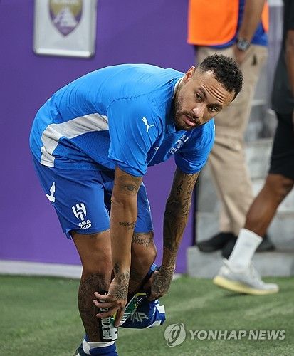 스페인 매체 '스포르트'가 7일(한국시간) 사우디 명문 팀 알힐랄이 부상으로 신임하는 네이마르를 1월에 팔고 또 다른 대형 슈퍼스타 크리스티아누 호날두를 영입하려 한다고 보도했다.&nbsp;연합뉴스