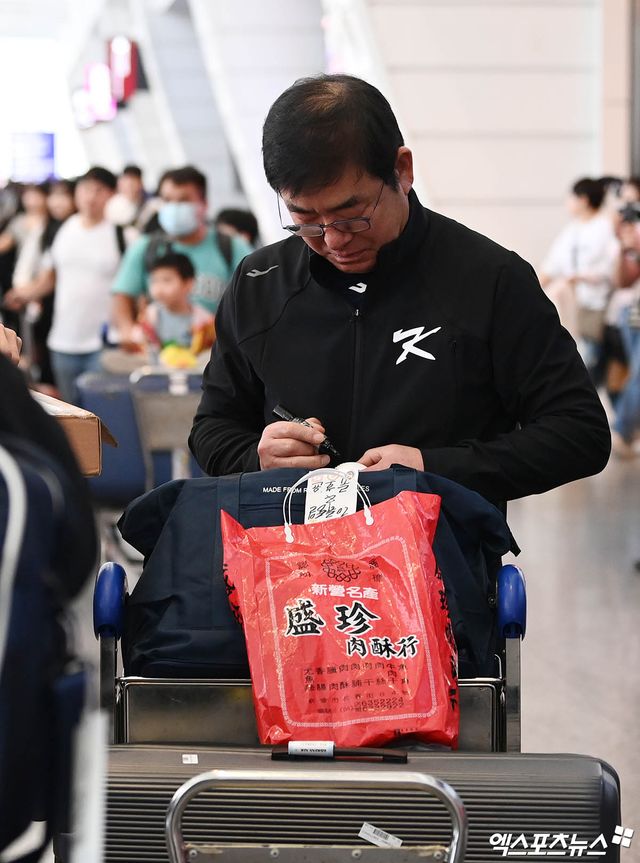 류중일 감독이 이끄는 야구 대표팀이 8일 '2024 세계야구소프트볼연맹(WBSC) 프리미어12' 조별리그 B조 경기가 열릴 대만 타이베이에 입성했다. 대표팀은 오는 13일 대만과 조별리그 첫 경기를 치를 예정이다. 타이베이, 박지영 기자