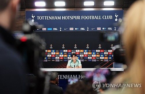영국 매체 팀토크가 8일(한국시간) 토트넘이 계약 기간이 1년 남은 손흥민과 재계약을 맺을 계획이 없다고 보도했다. 토트넘 홋스퍼가 주장 손흥민과의 '끝'을 바라보고 있는 듯 하다. 연합뉴스