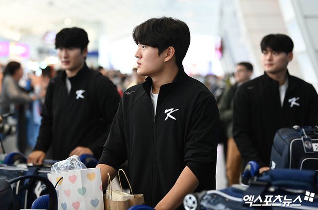 대표팀 투수 김택연은 8일 '2024 세계야구소프트볼연맹(WBSC) 프리미어12' 조별리그 B조 경기가 열릴 대만 타이베이로 입국했다. 소속팀 두산의 마무리 투수인 그는 이번 대회 많은 기대를 받고 있다. 엑스포츠뉴스 DB