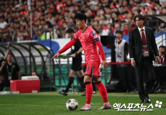 글로벌 스포츠 매체 'ESPN'은 지난 8일(한국시간) 포스테코글루 감독이 손흥민의 몸 상태를 계속 확인하기 위해 대한민국 축구 국가대표팀과 협업하길 원한다고 보도했다.&nbsp;엑스포츠뉴스DB