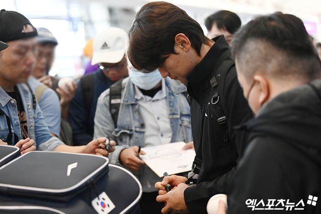 대표팀 내야수 김도영은 8일 '2024 세계야구소프트볼연맹(WBSC) 프리미어12' 조별리그 B조 경기가 열릴 대만 타이베이로 입국했다. 김도영이 입국하자 대만 현지 팬들은 뜨거운 환영을 보냈다. 엑스포츠뉴스 DB