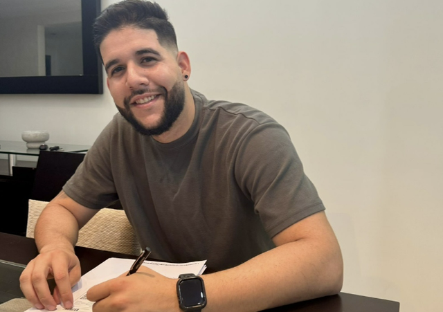 KT 위즈는 올해 키움 히어로즈에서 활약한 뒤 보류 선수에서 풀린 베네수엘라 국적 좌완 엔마누엘 데 헤이수스와 총액 100만 달러에 계약했다고 공식 발표했다. KT는 지난달 29일 본지와 통화에서 '좌완을 찾고 있다'며 헤이수스 계약 가능성을 숨기지 않았다. KT는 기존 외인 쿠에바스와 더불어 고영표, 소형준 등으로 최강 선발진을 꾸리게 됐다. KT 위즈