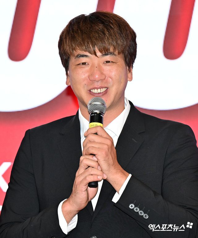 7일 오후 인천 송도 경원재 앰배서더 인천에서 SSG 추신수 은퇴 기자회견이 진행됐다. 이날 기자회견에 참석한 김광현이 인사말을 하고 있다. 엑스포츠뉴스 DB