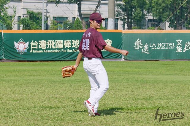 키움 내야수 염승원은 11일 오른쪽 팔꿈치에 토미존서러지를 받는다. 원활한 선수 생활을 위해 일보 후퇴를 선택했다. 키움 히어로즈