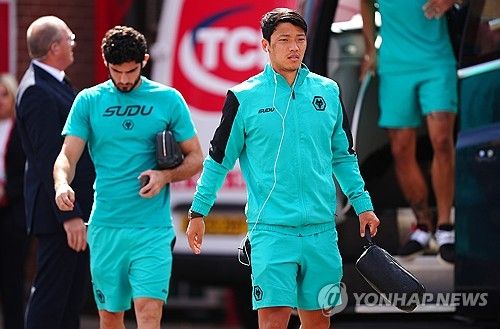 울버햄프턴은 10일(한국시간) 영국 런던에 위치한 올림픽 스타디움에서 열린 웨스트햄 유나이티드와의 2024-2025시즌 프리미어리그 15라운드 원정 경기에서 1-2로 패했다.&nbsp;부상에서 복귀한 황희찬은 이날 교체 명단에 포함됐으나 개리 오닐 감독의 선택을 받지 못하고 결장했다. 연합뉴스