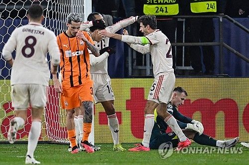 뮌헨이 11일(한국시간) 독일 겔젠키르헬에 있는 아레나 아우프샬케에서 열린 샤흐타르 도네츠크(우크라이나)와의 2024-2025시즌 유럽축구연맹(UEFA) 챔피언스리그 리그 페이즈 6차전에서 5-1 대승을 거뒀다.&nbsp;연합뉴스