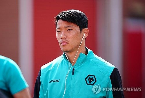 울버햄프턴은 10일(한국시간) 영국 런던에 위치한 올림픽 스타디움에서 열린 웨스트햄 유나이티드와의 2024-2025시즌 프리미어리그 15라운드 원정 경기에서 1-2로 패했다.&nbsp;부상에서 복귀한 황희찬은 이날 교체 명단에 포함됐으나 개리 오닐 감독의 선택을 받지 못하고 결장했다. 연합뉴스