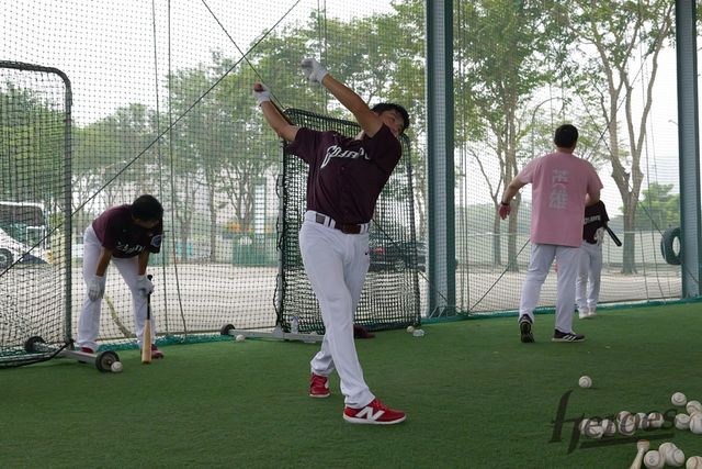 키움 내야수 염승원은 11일 오른쪽 팔꿈치에 토미존서러지를 받는다. 원활한 선수 생활을 위해 일보 후퇴를 선택했다. 키움 히어로즈