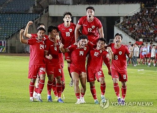 신태용 감독이 이끄는 인도네시아 축구 대표팀이 12일(한국시간) 인도네시아에 있는 마나한 스타디움에서 열린 하혁준 감독이 이끄는 라오스 축구 대표팀과의 대회 B조 2차전에서 3-3 무승부를 기록했다.&nbsp;연합뉴스
