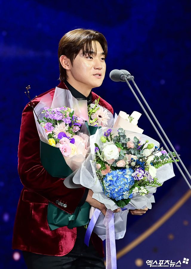 KIA 내야수 김도영은 13일 서울 삼성동 코엑스 오디토리움에서 열린 '2024 신한 SOL뱅크 KBO 골든글러브' 시상식에서 3루수 부문 골든글러브를 차지했다. 97.2% 압도적인 지지를 받으며 생애 첫 황금 장갑을 손에 넣었다. 삼성동, 박지영 기자