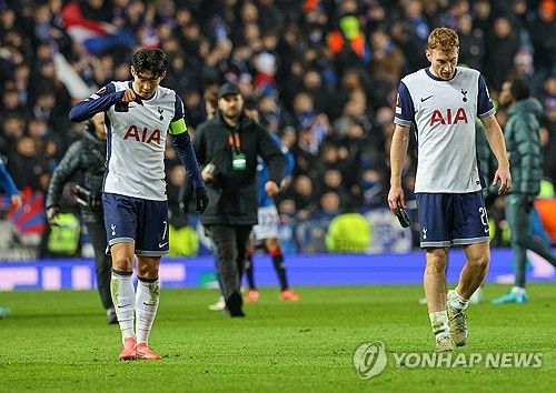 안지 포스테코글루 토트넘 홋스퍼 감독이 처참한 경기력을 보인 티모 베르너를 공개적으로 비판했다.&nbsp; 포스테코글루가 13일(한국시간) 스코틀랜드 글래스고에 있는 아이브록스 스타디움에서 열린 레인저스와의 2024-2025시즌 유럽축구연맹(UEFA) 유로파리그 리그 페이즈 6차전에서 1-1로 비긴 뒤, 베르너를 혹평했다.&nbsp;연합뉴스
