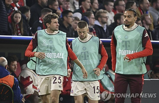 뮌헨 소식을 주로 전하는 독일 매체 바바리안 풋볼 워크스는 12일(한국시간) 바이에른 뮌헨 수비수 에릭 다이어가 아랍에미리트(UAE) 클럽들의 관심 끌었다고 보도했다. 지난 1월 겨울 이적시장 때 영입된 다이어는 뱅상 콤파니 감독 부임 후 주전 경쟁에서 밀려 2024-25시즌 개막 후 7경기 출전해 143분만 소화해 시즌 종료 후 팀을 떠날 가능성이 높다. 연합뉴스