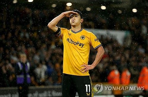 프랑스 매체 벗 풋볼 클럽은 13일(한국시간) 올랭피크 드 마르세유는 황희찬(울버햄튼 원더러스) 영입 생각을 버리지 않았을지도 모른다고 보도했다. 황희찬은 지난 여름 이적시장 때 프랑스 명문 클럽 마르세유의 관심을 받았으나 울버햄튼 잔류를 택했다. 시즌 개막 후 황희찬이 울버햄튼 내 주전 경쟁에서 밀리자 황희찬의 마르세유 이적 가능성이 다시 떠올랐다. 연합뉴스