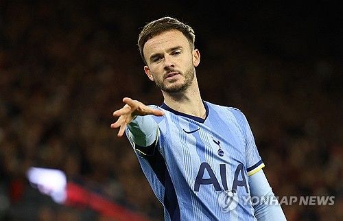 토트넘 홋스퍼가 16일(한국시간) 영국 사우샘프턴에 있는 세인트 매리 스타디움에서 열린 사우샘프턴과의 2024-2025시즌 프리미어리그 16라운드 원정 경기에서 5-0 대승을 거뒀다.&nbsp; 프리미어리그에선 처음으로 전반에만 다섯 골이 폭발한 토트넘은 공식전 5경기 무승의 늪에서 벗어났다. 지난달 24일 맨체스터 시티 원정 4-0 대승 이후 토트넘은 다시 다득점에 성공했다.&nbsp;연합뉴스