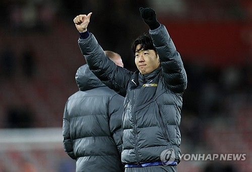 토트넘 홋스퍼가 16일(한국시간) 영국 사우샘프턴에 있는 세인트 매리 스타디움에서 열린 사우샘프턴과의 2024-2025시즌 프리미어리그 16라운드 원정 경기에서 5-0 대승을 거뒀다.&nbsp; 프리미어리그에선 처음으로 전반에만 다섯 골이 폭발한 토트넘은 공식전 5경기 무승의 늪에서 벗어났다. 지난달 24일 맨체스터 시티 원정 4-0 대승 이후 토트넘은 다시 다득점에 성공했다.&nbsp;연합뉴스