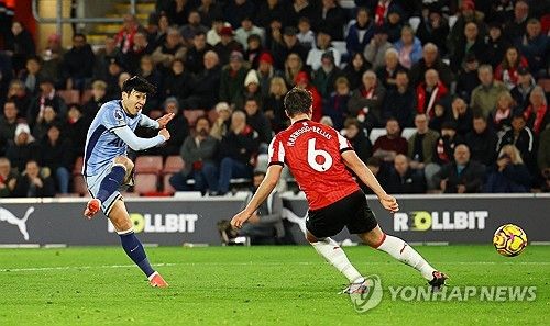 토트넘은 16일(한국시간) 영국 사우샘프턴에 있는 세인트 메리즈 스타디움에서 열린 사우샘프턴과 2024-2025 프리미어리그 16라운드 원정경기에서 5-0으로 승리했다. 연합뉴스