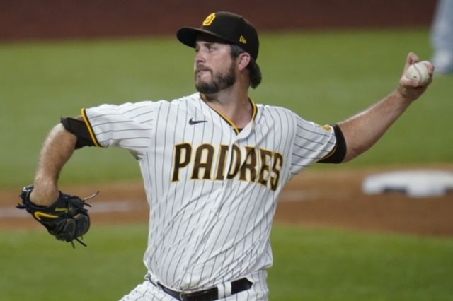 베테랑 좌완투수 드류 포머란츠가 시애틀 매리너스와 스프링캠프 초청권이 포함된 마이너 계약을 맺었다. 포머란츠는 2021년까지 빅리그에서 활약을 이어갔으나 부상 여파로 인해 2022~2024년에는 빅리그 등판 없이 마이너리그에서 선수 생활을 이어갔다. AP 연합뉴스