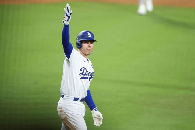 26일 미국 캘리포니아주 로스앤젤레스의 다저스타디움에서 열린 2024 미국프로야구 메이저리그 포스트시즌 월드시리즈 뉴욕 양키스와 LA 다저스의 1차전 경기, 다저스가 10회말 2사 만루에서 터진 프레디 프리먼의 끝내기 만루포에 힘입어 양키스를 6-3으로 제압했다. AFP 연합뉴스