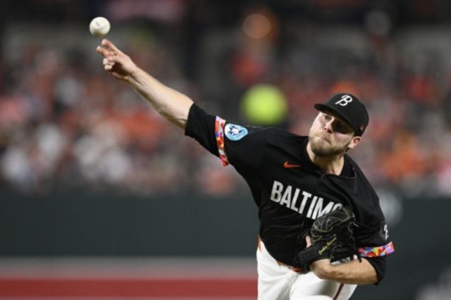 메이저리그 공식 홈페이지 MLB.com가 17일 코빈 번스 영입전에서 이정후의 소속팀인 샌프란시스코가 가장 유력한 후보로 여겨지고 있다고 보도했다. 번스는 2018년 빅리그에 데뷔한 뒤 올해까지 통산 199경기 903⅔이닝 60승 36패 7홀드 2세이브 평균자책점 3.19를 기록했으며, 2021년에는 내셔널리그 사이영상을 수상했다. AP 연합뉴스