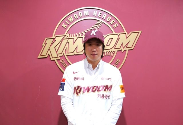 오른손 거포가 필요했던 키움이 지난달 4일 외야수 김동엽을 영입했다. 키움은 김동엽이 팀에 부족한 부분을 채워주길 바라고 있다. 키움 히어로즈
