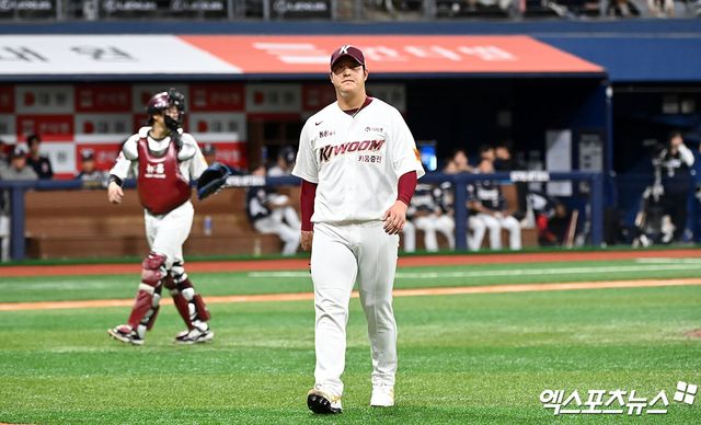 8일 오후 서울 구로구 고척스카이돔에서 열린 '2024 신한 SOL Bank KBO리그' 두산 베어스와 키움 히어로즈의 경기, 8회초 2사 키움 조상우가 마운드를 내려가고 있다. 엑스포츠뉴스 DB