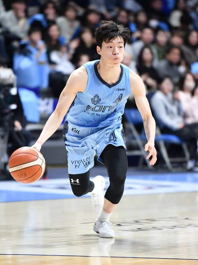 고양 가드 이재도는 25일 고양 소노 아레나에서 열린 3라운드 DB전에서 맹활약했다. 3쿼터 3점슛 두 개를 몰아쳐 팀 공격을 진두지휘했다. KBL