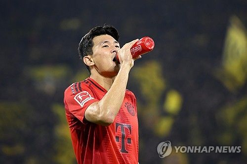 축구 통계업체 '데이터MB'가 지난 24일(한국시간) 2024-2025시즌 현재까지 분데스리가 1위 센터백으로 김민재가 이름을 올렸다고 소개했다.&nbsp;연합뉴스