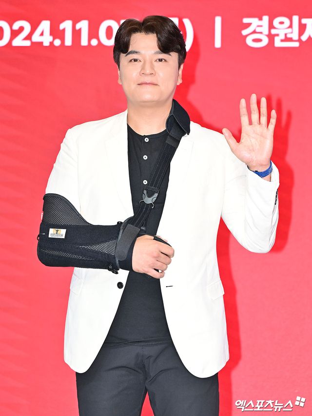 추신수가 11월 7일 오후 인천 송도 경원재 앰배서더 인천에서 열린 은퇴 기자회견에서 인사하고 있다. 추신수는 SSG 랜더스에서 프런트로 제2의 인생을 시작하기로 했다. 엑스포츠뉴스 DB