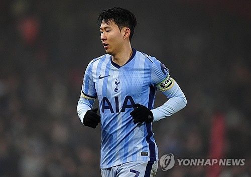 토트넘 홋스퍼가 27일(한국시간) 영국 노팅엄에 있는 더 시티 그라운드에서 열린 노팅엄 포레스트와의 2024-2025시즌 프리미어리그 18라운드 원정 경기에서 0-1로 패했다.&nbsp;득점포 침묵을 이어간 손흥민이 노팅엄포레스트전 졸전으로 인해 혹평을 들었다.&nbsp;연합뉴스