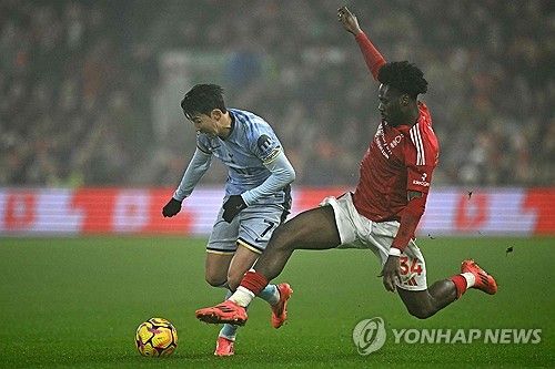 토트넘 홋스퍼가 27일(한국시간) 영국 노팅엄에 있는 더 시티 그라운드에서 열린 노팅엄 포레스트와의 2024-2025시즌 프리미어리그 18라운드 원정 경기에서 0-1로 패했다.&nbsp;득점포 침묵을 이어간 손흥민이 노팅엄포레스트전 졸전으로 인해 혹평을 들었다.&nbsp;연합뉴스