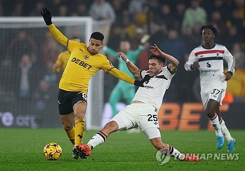 비토르 페레이라 감독이 이끄는 울버햄튼이 27일(한국시간) 영국 울버햄튼에 있는 몰리뉴 스타디움에서 열린 맨체스터 유나이티드와의 2024-2025시즌 프리미어리그 18라운드 홈 경기에서 2-0으로 승리했다.&nbsp;연합뉴스