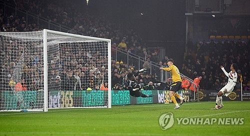 비토르 페레이라 감독이 이끄는 울버햄튼이 27일(한국시간) 영국 울버햄튼에 있는 몰리뉴 스타디움에서 열린 맨체스터 유나이티드와의 2024-2025시즌 프리미어리그 18라운드 홈 경기에서 2-0으로 승리했다.&nbsp;연합뉴스