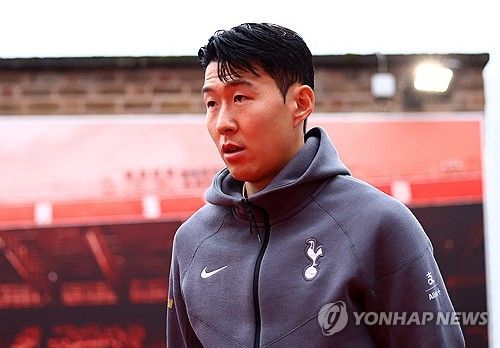 토트넘 홋스퍼가 27일(한국시간) 영국 노팅엄에 있는 더 시티 그라운드에서 열린 노팅엄 포레스트와의 2024-2025시즌 프리미어리그 18라운드 원정 경기에서 0-1로 패했다.&nbsp;득점포 침묵을 이어간 손흥민이 노팅엄포레스트전 졸전으로 인해 혹평을 들었다.&nbsp;연합뉴스