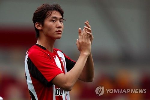 김지수가 28일(한국시간) 영국 브라이턴에 있는 아메리칸 익스프레스 스타디움에서 열린 브라이턴 앤 호브 알비온과의 2024-2025시즌 프리미어리그 18라운드 원정 경기에 교체 출전하며 데뷔전을 치렀다.&nbsp;연합뉴스